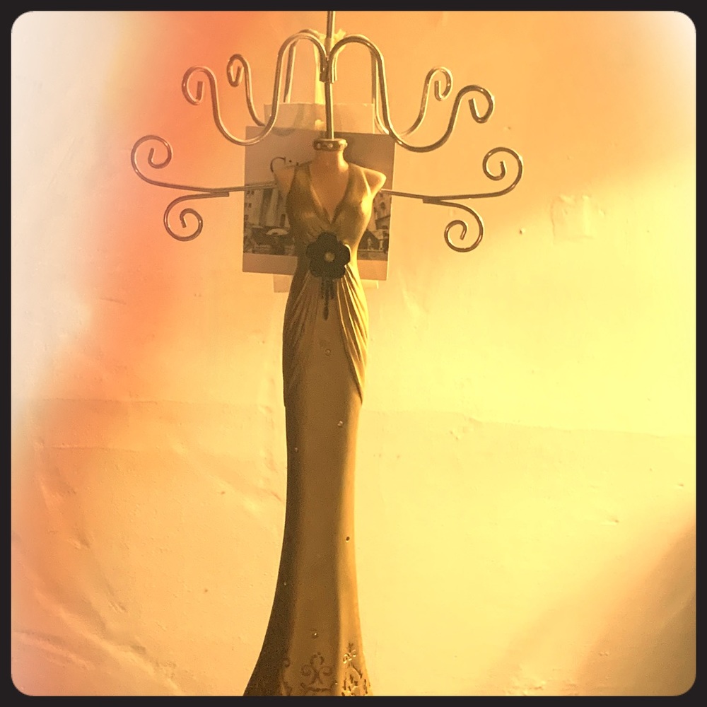 Jewelry Stand made by 𝑪𝒊𝒕𝒚 𝑪𝒉𝒊𝒄